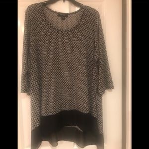 Geometric black/white top